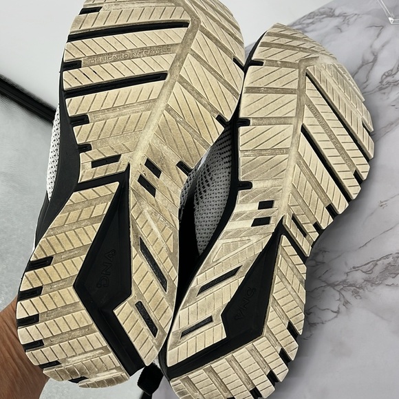 BROOKS REVEL 5 Running Shoes 9.5 Black White Comfy Active Casual Walking - Picture 6 of 8